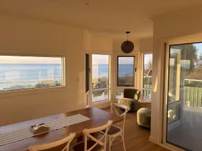 Salt & Peppermint Beachfront Escape Stunning Views - Image 4