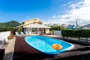 Oceanfront House with Pool Praia do Santinho - Image 2
