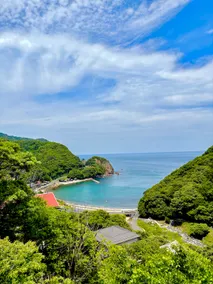 Enjoy a semi-open-air bath & hot spring BBQ in the garden while looking out at the sea Late check-out until 3 pm 1 group per day, 1-8 people - Image 4