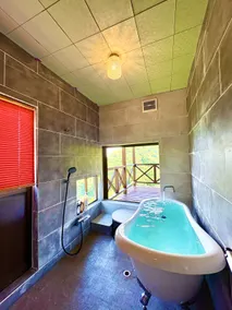 Enjoy a semi-open-air bath & hot spring BBQ in the garden while looking out at the sea Late check-out until 3 pm 1 group per day, 1-8 people - Image 2