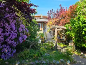Spacious 2BR Suite East-Van | 2 Qns + str parking - Image 2