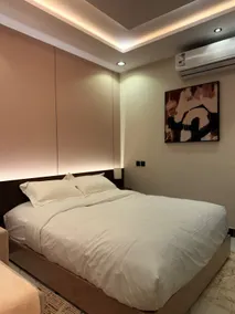 Deluxe Studio with Smart Entry - Image 2