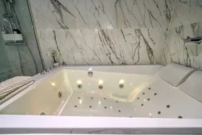 Suite with Jacuzzi & starry sky - Image 2