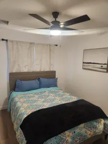 3 Bedroom with large yard - Image 5