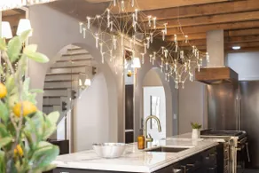 Elegant 3-Suite Retreat w Pool - Image 4