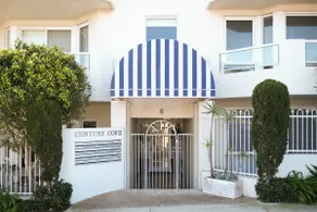 Spacious, pristine abode with stunning ocean views - Image 5