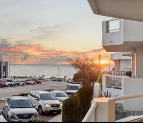 Spacious, pristine abode with stunning ocean views - Image 4