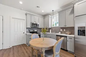 Top5%•Vermillion House•KING Bed•Lux Amenities-WiFi - Image 4