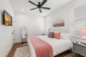 Top5%•Vermillion House•KING Bed•Lux Amenities-WiFi - Image 3
