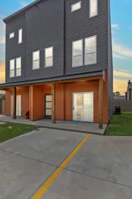 Top5%•Vermillion House•KING Bed•Lux Amenities-WiFi - Image 5