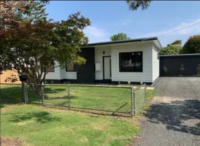 Town Centre Beautiful 4 Bedroom - Image 2