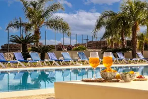 SEA VIEW I POOL I PRIVATE GARAGE I WI-FI I WINE l COFFEE - Image 3