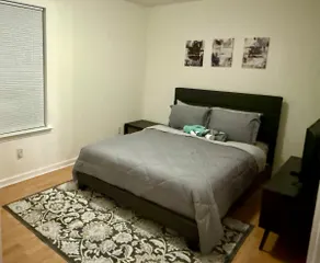 Cozy 4 bedroom home with HUGE yard in Brunswick - Image 4