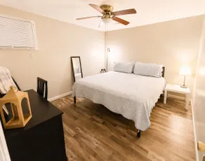 Stylish 2BR • King/Queen Beds • WiFi • Sleeps 4 - Image 5