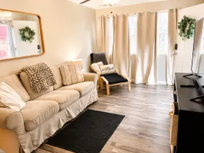 Stylish 2BR • King/Queen Beds • WiFi • Sleeps 4 - Image 2
