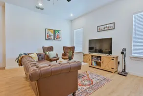 Cozy & Modern 3BR Near Texas Tech | Garage Parking - Image 3