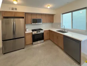 4BR/3BA new built Townhome - Image 5