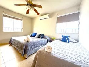 Lovely 3 Bedroom Apt w/King Bed + Free Parking - Image 2