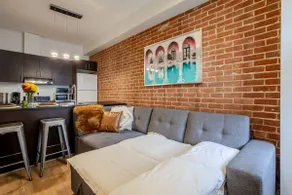 Central 2BDR Condo on Bishop-Vibe Central MTL - Image 2