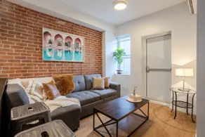 Central 2BDR Condo on Bishop-Vibe Central MTL - Image 3