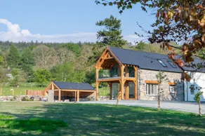 Stunning Restored Farmhouse with Hottub - Image 2