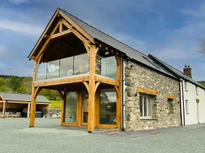 Stunning Restored Farmhouse with Hottub - Image 3