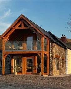 Stunning Restored Farmhouse with Hottub - Image 4