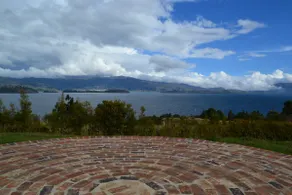 Romantic Cabin with Jacuzzi and Lake View - Image 4