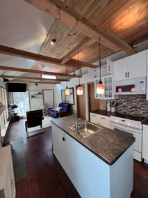 Lake Front: The Cabin on the Bay - Image 3