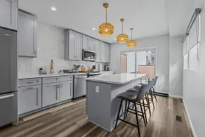 Modern 4BR Sleeps 12 • 4.5 Baths • 2 Car Parking - Image 2