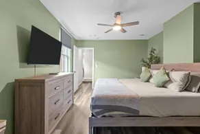 Modern 4BR Sleeps 12 • 4.5 Baths • 2 Car Parking - Image 4