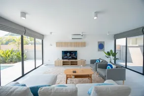 Oliver House • Jacuzzi • 3 Beds • 15 mins to City - Image 4