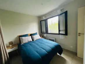 Modern 2-bedroom house + private garden + parking - Image 3