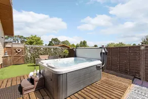Nualas Lodge Private Hot Tub Escape - Image 2