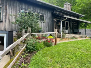 The Craft House - A Historical Log Cabin - Image 2