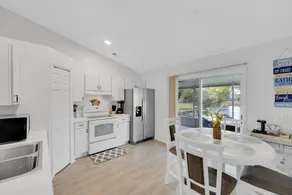 Spacious home close to Jax Beach - Image 3
