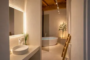 Penthouse N'1 – Balcony, Sauna & Whirlpool Access - Image 3