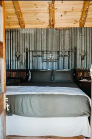 The Squatter, a romantic getaway - Image 2
