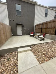 Bulldog Oasis - Image 2