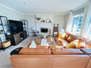Beautiful & Spacious Retreat |A/C| Family Friendly - Image 4