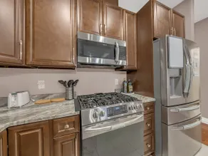 Luxurious Home Away from Home in Windsor! - Image 3