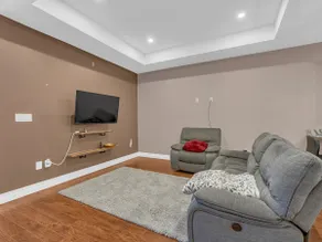 Luxurious Home Away from Home in Windsor! - Image 5