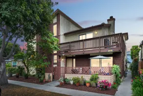Parking,2bd,2bth,WIFI,Smart TVs,Walk to Food, Fun - Image 2