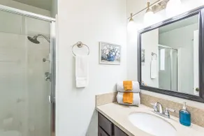 Parking,2bd,2bth,WIFI,Smart TVs,Walk to Food, Fun - Image 5