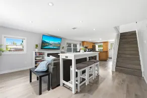 Beach side | Free Parking | sleeps 8 - Image 5
