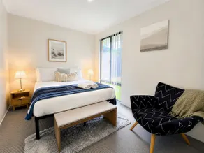 Vineyard Gem: Modern 3Bed Home, Backyard & Parking - Image 4