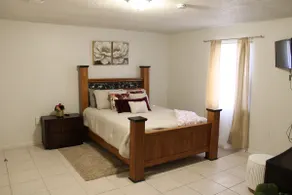 Allen & Evelyn Country Comfort - Image 5