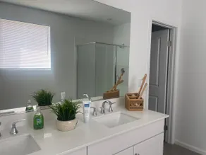Comfy, Modern n Elegant 3 Bed 2 Bath; Your2nd Home - Image 4