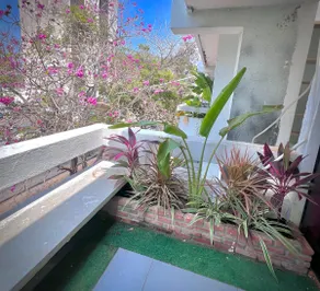 Colonial area, spacious and central - Image 2