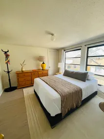 2-Story Apt • Aquatic Center + 3 min Downtown - Image 4